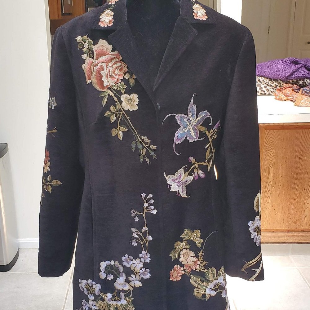 LOVELY embroidered velveteen coat